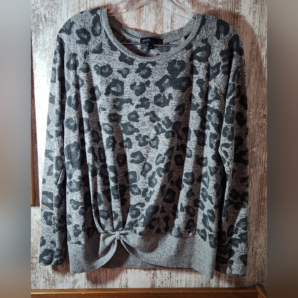 Gibson Leopard-Print Tie-Hem Soft Shirt - Gray/Black Top